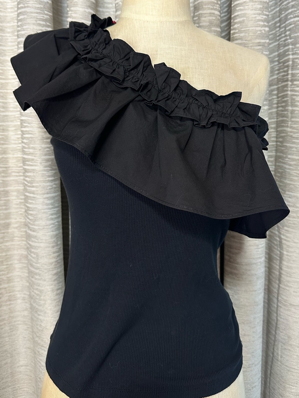 Boston Proper Black One Shoulder Ruffle Top Ribbed Stretch Size Small